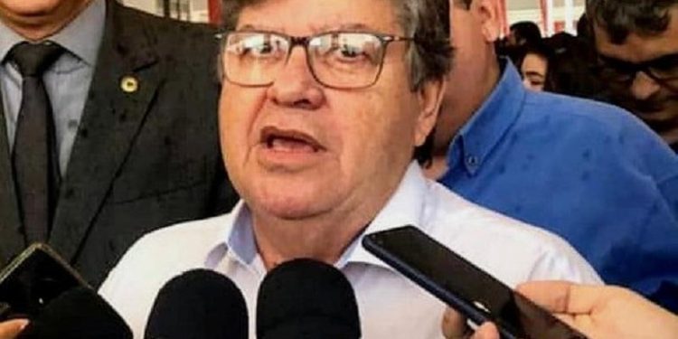 João Azevedo confirma pagamento da 2ª parcela do décimo terceiro salário antes do dia 15 de dezembro