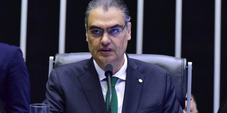 Câmara Federal aprova projeto que extingue multa ao advogado que abandona processo penal