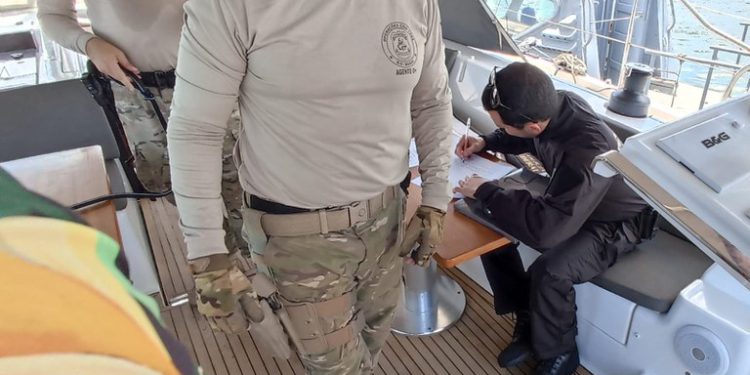 Operação da Polícia Federal localiza em Iate Clube de Natal um veleiro transoceânico furtado na Europa