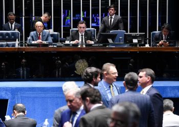 Senado aprova por 52 a 18, PEC que limita decisões monocráticas no STF e outros tribunais superiores