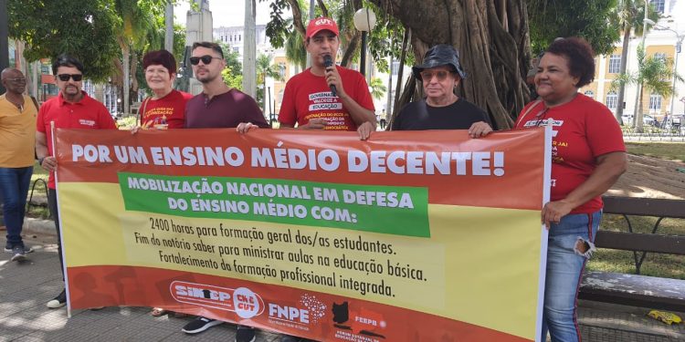 Antônio Arruda destaca mobilização e manifestos do Sintep-PB nas 14 regionais em defesa do ensino médio