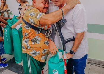 Cícero Lucena entrega 61 próteses para usuários do Centro de Reabilitação da Pessoa com Deficiência