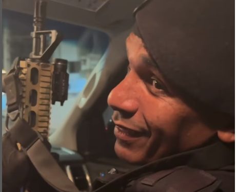 VÍDEO- Comandante da PM, coronel Sérgio, comemora aniversário, na madrugada dentro de viatura