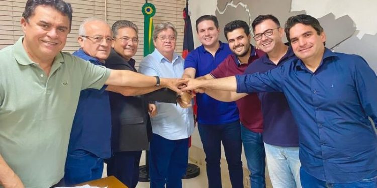 A posse de Raniery Paulino na Câmara Federal e o fortalecimento indicativo de João com o Republicanos