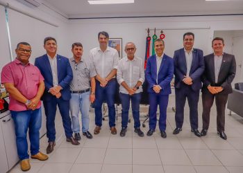 Cícero assina contrato de R$ 100 milhões e PMJP cumprirá a meta de 1.500 ruas calçadas e padronizadas