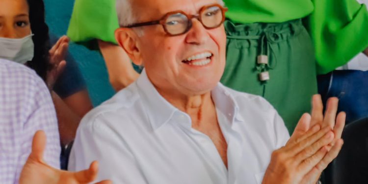 Cícero Lucena anuncia reajuste de 5% a servidores ativos e inativos da Prefeitura de João Pessoa