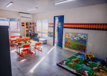 Cícero entrega Centro de Educação Infantil no Geisel que atende a 130 crianças de 6 meses a 3 anos de idade