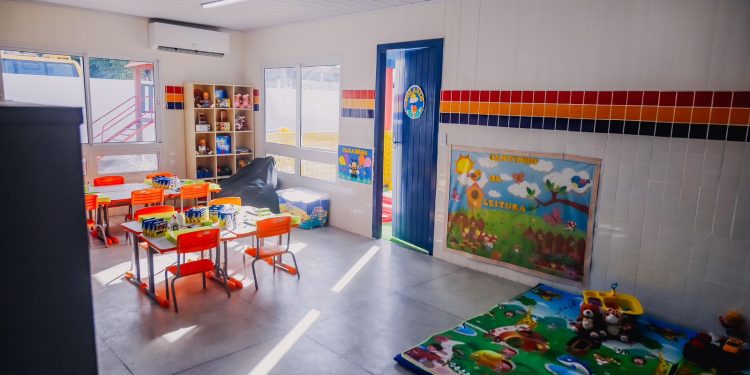 Cícero entrega Centro de Educação Infantil no Geisel que atende a 130 crianças de 6 meses a 3 anos de idade