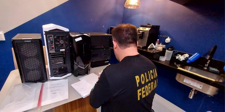 Operação da PF cumpre mandados em Campina Grande e mira ilícitos em serviço de sinal de TV por assinatura