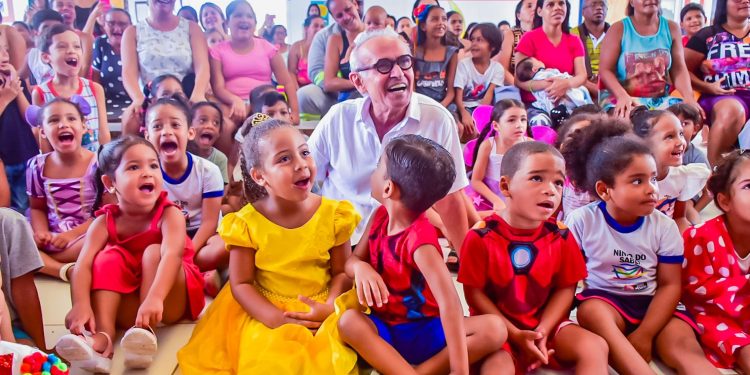 Cícero abre colônia de férias nos 93 centros de educação infantil e destaca cuidado com as crianças