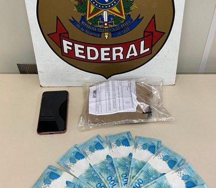 Polícia Federal prende homem com notas de R$ 100 falsas recebidas pelos Correios vindas de Brasília