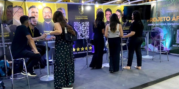Faculdade Cidade Viva tem estande em evento da Consciência Cristã em CG e sorteia bolsas integrais