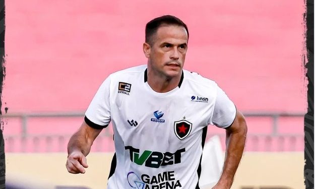 Botafogo-PB vence Juazeirense com gol de Pipico, no Almeidão, e é líder isolado na Copa do Nordeste