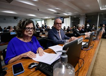 Comissão do Senado aprova desconto de 50% na renovação de CNH para condutores acima de 50 anos