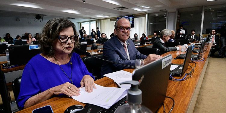 Comissão do Senado aprova desconto de 50% na renovação de CNH para condutores acima de 50 anos
