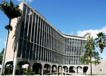 Sentença que determinou afastamento, também proíbe Buega Gadelha de ordenar despesas na FIEP