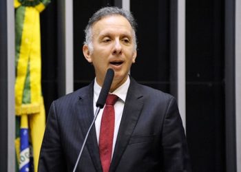 Justiça determina que Aguinaldo Ribeiro pague R$ 105 mil à empresa por serviços de passagens aéreas e hotéis