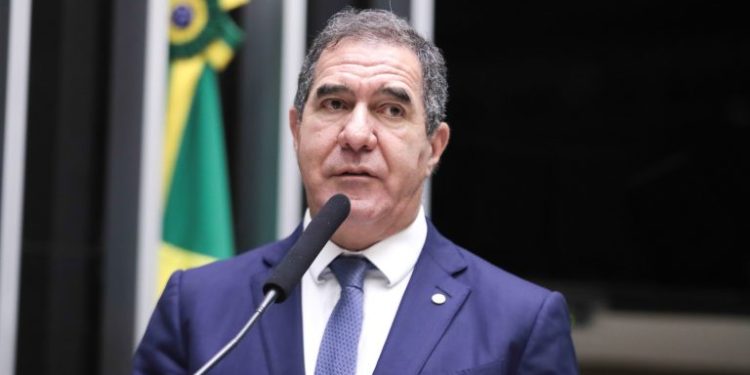 Câmara aprova projeto que amplia punição a cambistas por venda de ingressos de shows e eventos