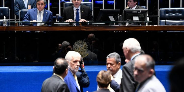 Em resposta a decisão do STF, Senado aprova por 53 votos a 9, PEC que criminaliza porte e posse de drogas