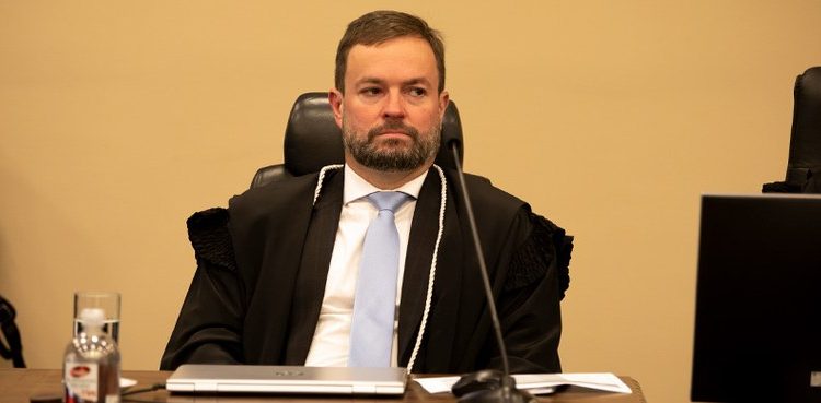 Relator vota contra pedido de cassação de mandato do senador Sérgio Moro em julgamento no TRE/PR