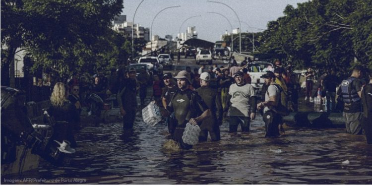EDITORIAL NOVO- Voluntários na tragédia do Rio Grande do Sul são o melhor exemplo de ordem espontânea