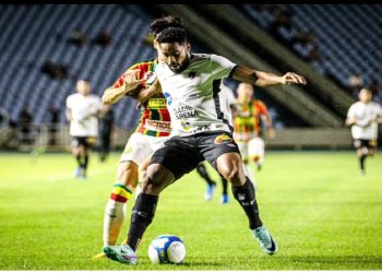 JOGO HERÓICO- Botafogo/PB jogando fora de casa, com um atleta a menos, vence e é vice-líder na Série C