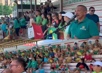 Clube dos Oficiais realiza apresentação de Escolinhas de Base de Natação e homenageia atletas destaques