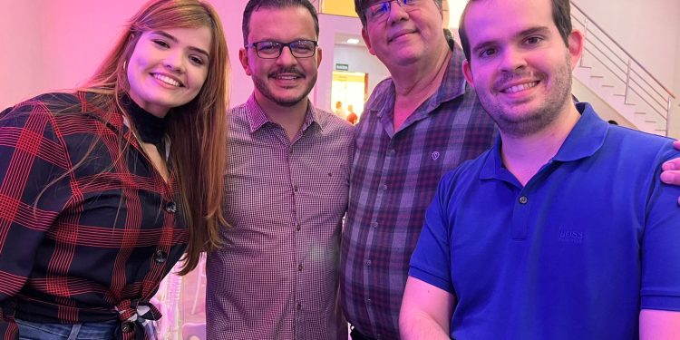 Advogado Thiago Leite prestigia São João da OAB em Patos e concede entrevista na Rádio Espinharas