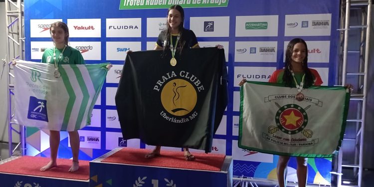 Atleta paraibana Tiffany Araújo, do Clube dos Oficiais, fica em 3º no Brasileiro de Natação em Salvador