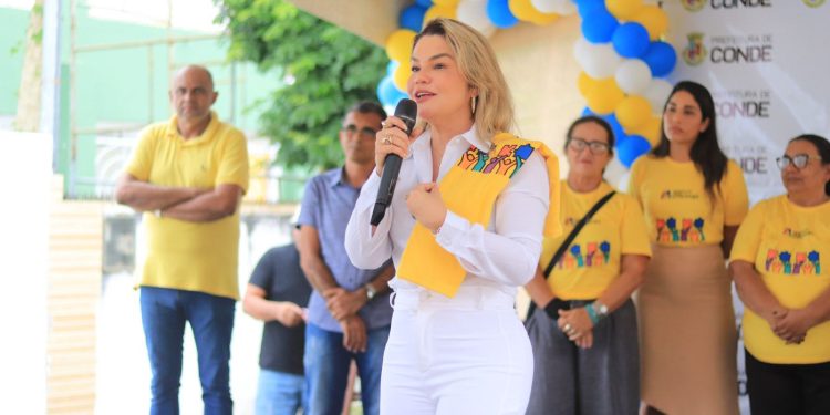 Karla Pimentel anuncia pagamento da primeira parcela do 13º salário dos servidores do município de Conde