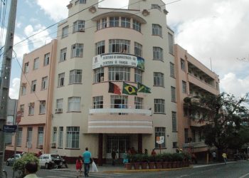 TCE encaminha ao TCU e à CGU denúncia contra PMCG por falta de pagamento a fornecedor de mesas