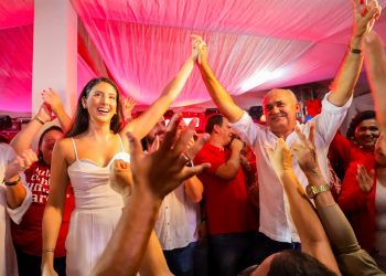 Multidão prestigia anuncio de Manuella, filha de Manoel Júnior, como vice de Ba em Pedras de Fogo