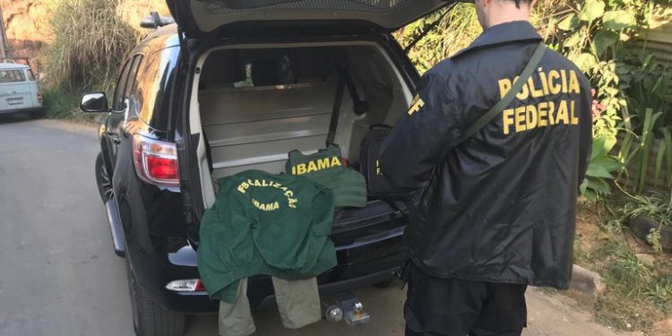 Operação da Polícia Federal cumpre mandados em investigação que apura caso de uniformes furtados do Ibama