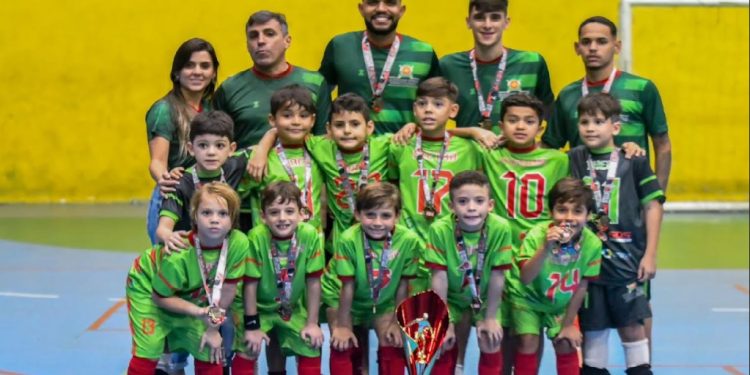 Clube dos Oficiais/PB sagra-se campeão paraibano de futsal sub 8 ao vencer equipe do Campestre de CG