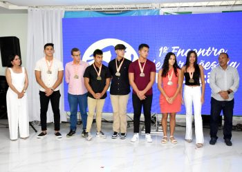 Em noite memorável, de grandes homenagens Clube dos Oficiais realiza I Encontro de Gerações da Natação