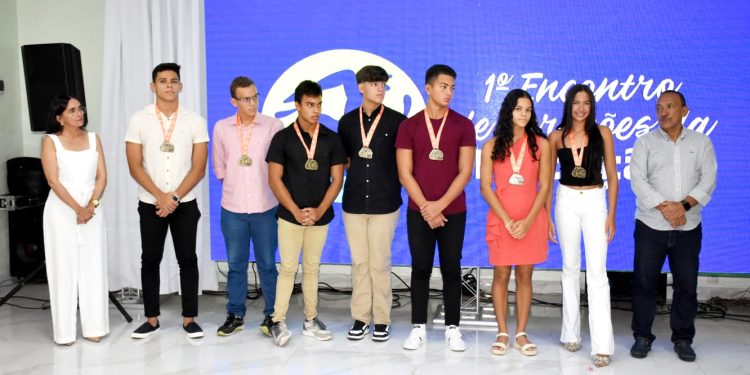 Em noite memorável, de grandes homenagens Clube dos Oficiais realiza I Encontro de Gerações da Natação