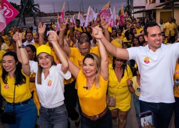 Multidão e lideranças políticas prestigiam inauguração do comitê “Onda Amarela” de Karla Pimentel em Conde