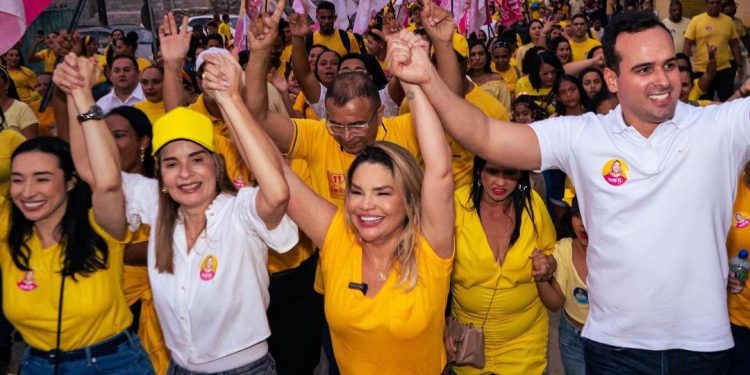 Multidão e lideranças políticas prestigiam inauguração do comitê “Onda Amarela” de Karla Pimentel em Conde