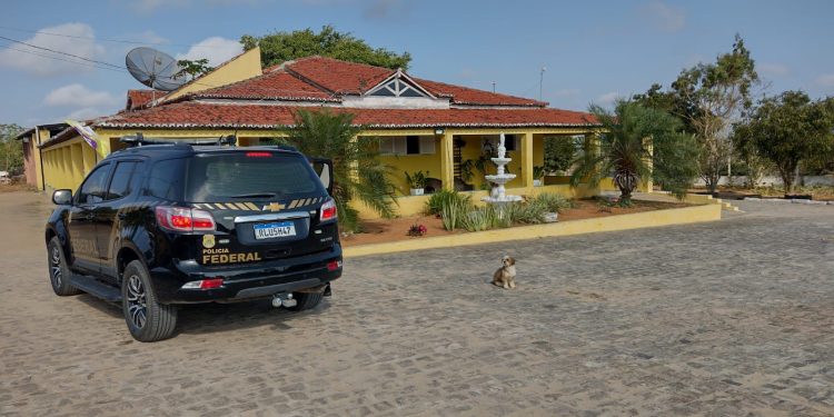 Operação da PF mira ex-prefeita e genro na Paraíba por desvios de recursos na construção de UBS