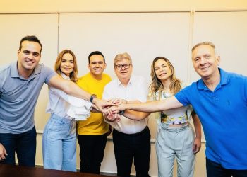 PP e PSD, de Aguinaldo Ribeiro e Daniella Ribeiro, anunciam apoio a Jhony Bezerra, do PSB, em Campina Grande