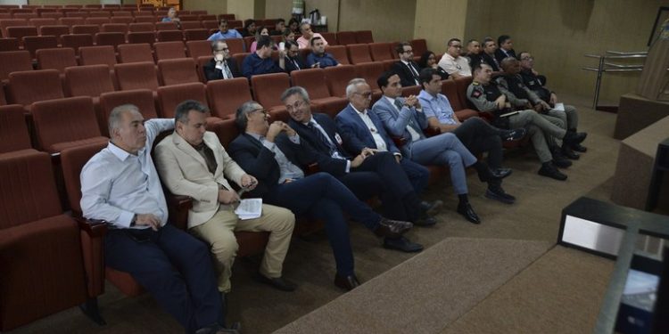 TRE/PB reúne candidatos e afirma não ser necessário pedir tropas federais para pleito em João Pessoa