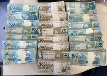 URGENTE!  PF apreende R$ 300 mil com homens em carro, em Tambaú e investiga se dinheiro era pra compra de votos