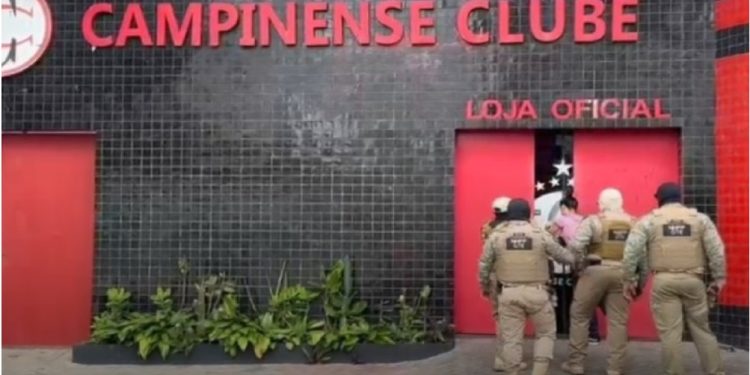 Polícia deflagra operação e cumpre mandado de busca e apreensão na sede do Campinense Clube nesta terça-feira