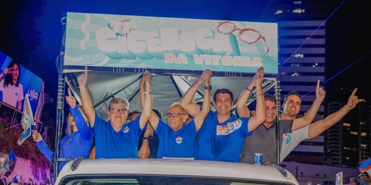 Com presença de João Azevedo, “Ciceroca” reúne milhares de pessoas em favor da chapa Cícero e Léo