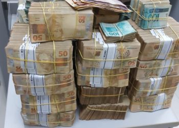 Mais um caso de homem preso pela Polícia Federal com aproximadamente R$ 2 milhões numa mala