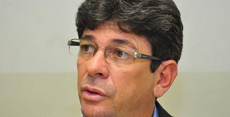 Prefeita Karla Pimentel, de Conde, inicia reforma administrativa e nomeia Dr Nélio Carneiro como secretário de Administração