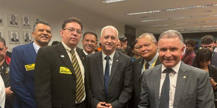 Representantes do Fisco nacional comemoram aprovação da PEC 66 sem artigo sobre previdência dos servidores