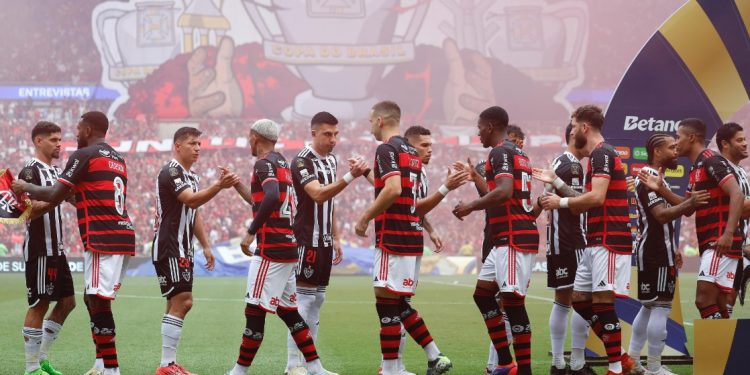 Veja prováveis escalações de Flamengo e Atlético para decisão do título da Copa do Brasil neste domingo