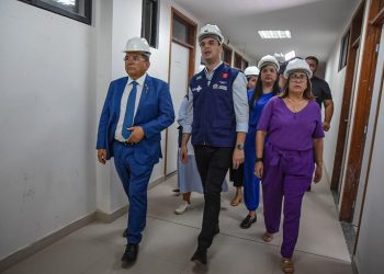 Após visita a obras em hospitais, governador em exercício Adriano Galdino inaugura Escola Integral em Santa Luzia