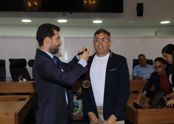Assembleia Legislativa da Paraíba concede Comenda Talento Esportivo ao campeão mundial de futsal Leucinho Barbosa